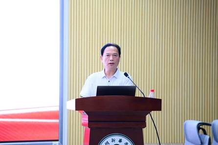 3044永利李正华教授作“法治思维下的中小学管理”专题讲座